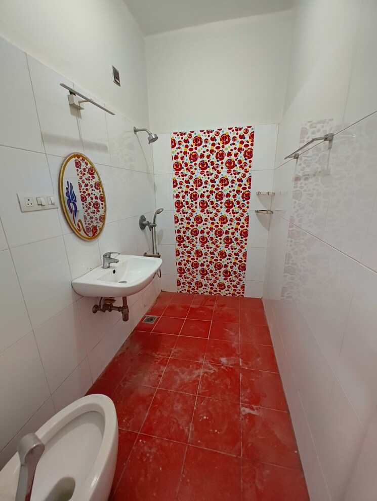 Bathroom, indiranagar 3 Bedroom 1500 Sq.Ft. Independent House In Indiranagar Bangalore 9053052