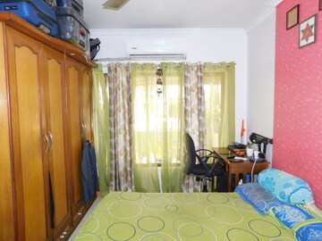 Bedroom in 2 BHK Apartment at Santacruz East – for Sale