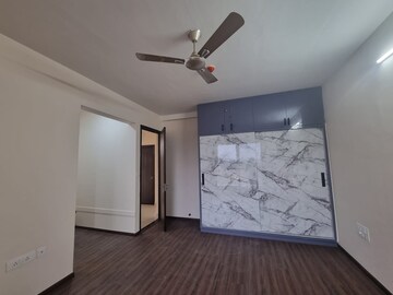 Room in 3 BHK Apartment at Pashmina Waterfront, Old Madras Road – for Rent