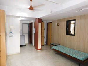 Room in 1 BHK Apartment at Vile Parle Mahaveer, Vile Parle West – for Sale