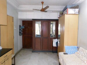 Room in 1 BHK Apartment at Vile Parle Mahaveer, Vile Parle West – for Sale