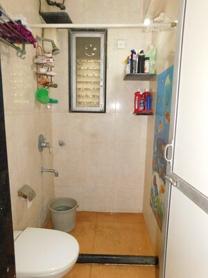 Furnished Amenities in 1 BHK Apartment at Vile Parle Mahaveer, Vile Parle West – for Sale