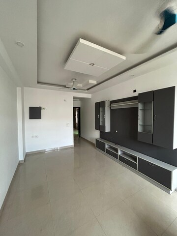 Room in 2 BHK Apartment at JKG Palm Resort, Raj Nagar Extension – for Rent