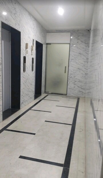 Lift in 2 BHK Apartment at Sharda Dattavihar, Naupada – for Rent