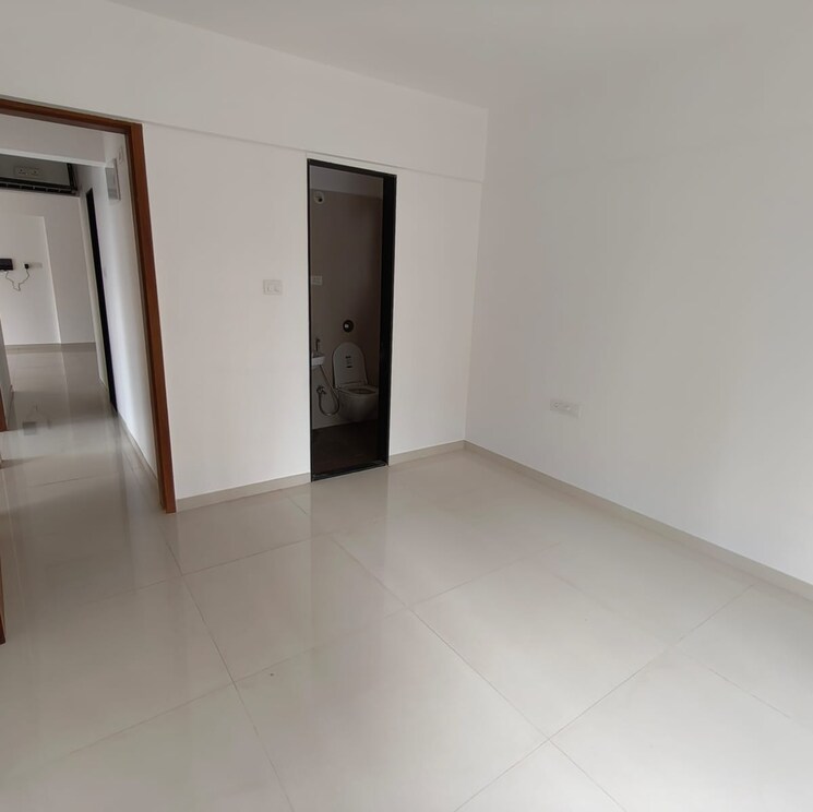 Room, krisala-41-elite 2.5 Bedroom 930 Sq.Ft. Apartment In Tathawade Pune 9053274