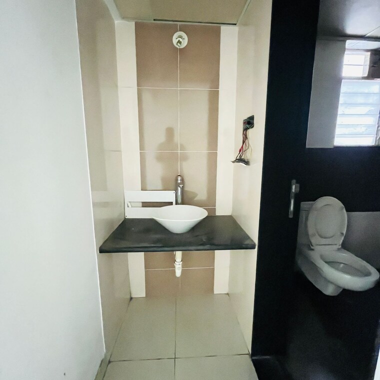 Bathroom, paranjape-schemes-yuthika 2 Bedroom 815 Sq.Ft. Apartment In Veerabhadra Nagar Pune 9053305