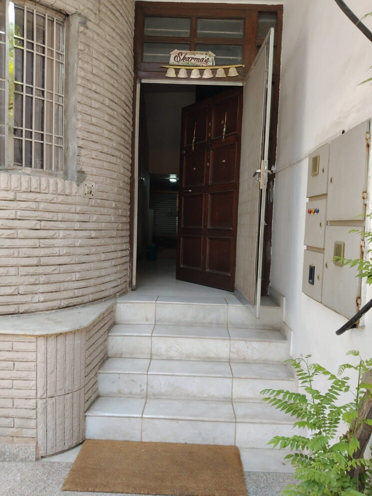 Bathroom, sector 19 6+ Bedroom 450 Sq.Mt. Independent House In Sector 19 Noida 9053323