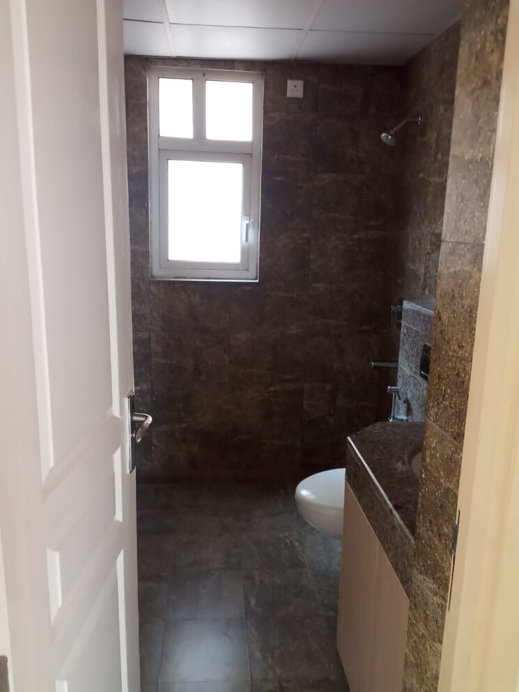 Bathroom, experion-the-heart-song 2.5 Bedroom 1283 Sq.Ft. Apartment In Sector 108 Gurgaon 9053312