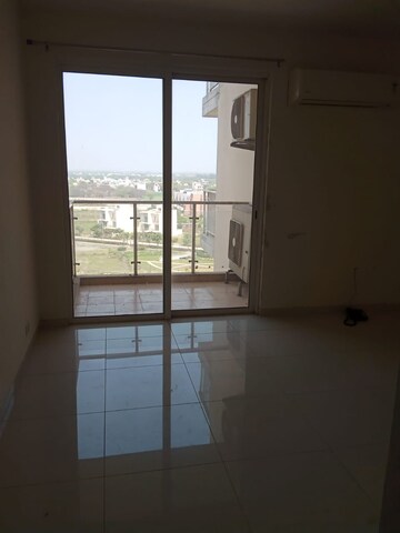 Room in 2.5 BHK Apartment at Experion The Heart Song, Sector 108 – for Rent