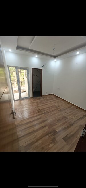 Room in 3 BHK Builder Floor at Skynet Towers, Patiala Road – for Sale