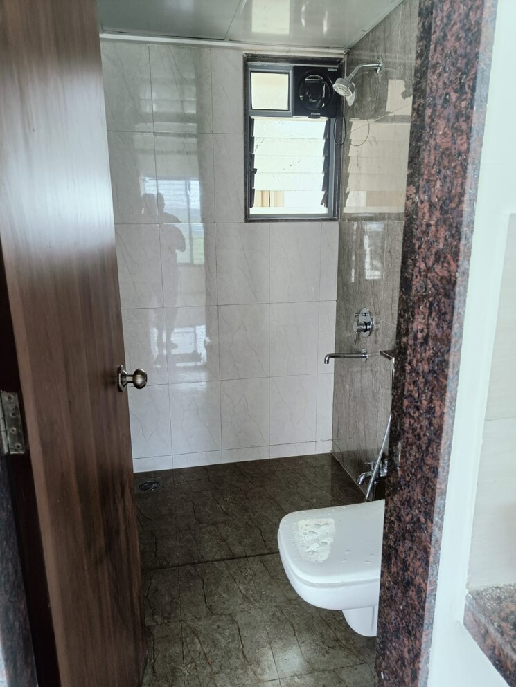 Bathroom, saarrthi-skybay 2 Bedroom 919 Sq.Ft. Apartment In Mahalunge Pune 9053353