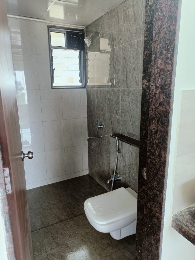 Bathroom, saarrthi-skybay 2 Bedroom 919 Sq.Ft. Apartment In Mahalunge Pune 9053353