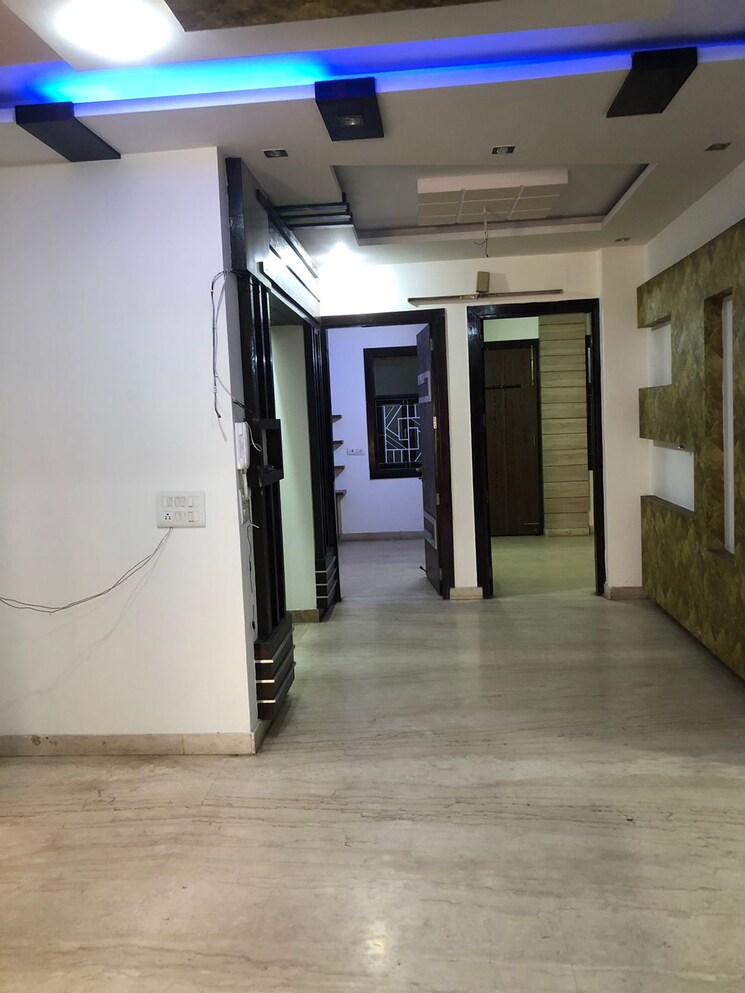 Room, rajouri garden 3 Bedroom 200 Sq.Yd. Builder Floor In Rajouri Garden Delhi 9053350