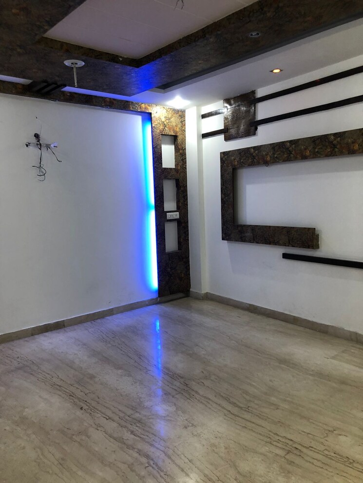 Room, rajouri garden 3 Bedroom 200 Sq.Yd. Builder Floor In Rajouri Garden Delhi 9053350