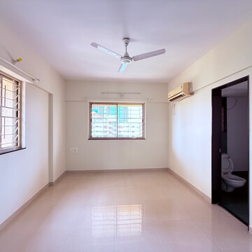 Room in 3 BHK Apartment at Paranjape Camellia Apartment, Link Road – for Sale