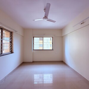 Room in 3 BHK Apartment at Paranjape Camellia Apartment, Link Road – for Sale