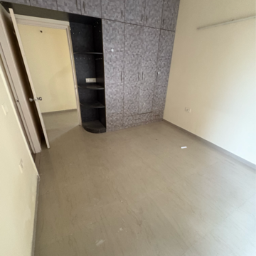 Room in 3 BHK Apartment at Piedmont Taksila Heights, Sector 37c – for Rent