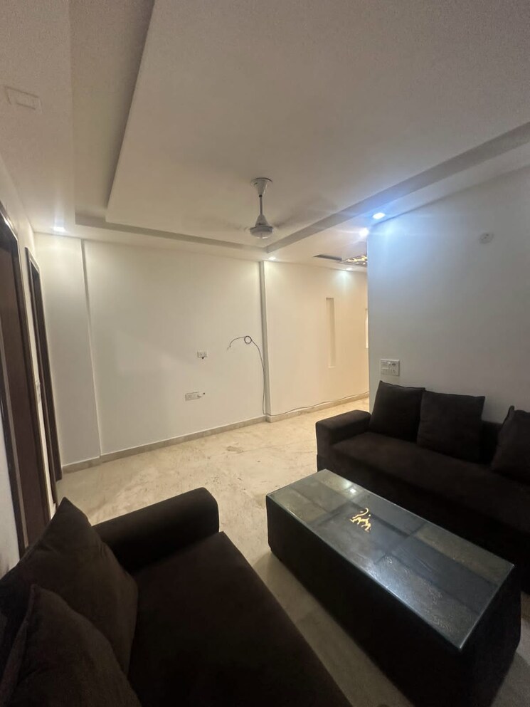 Team Area, subhash nagar 2 Bedroom 110 Sq.Yd. Builder Floor In Subhash Nagar Delhi 9053380