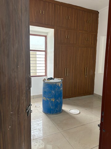 Room in 2 BHK Builder Floor at Sector 7 – for Rent