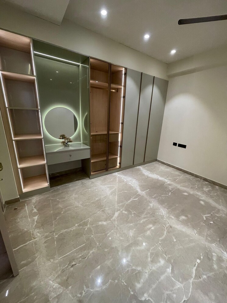 Room, dlf phase i 4 Bedroom 300 Sq.Yd. Builder Floor In Dlf Phase I Gurgaon 9053388