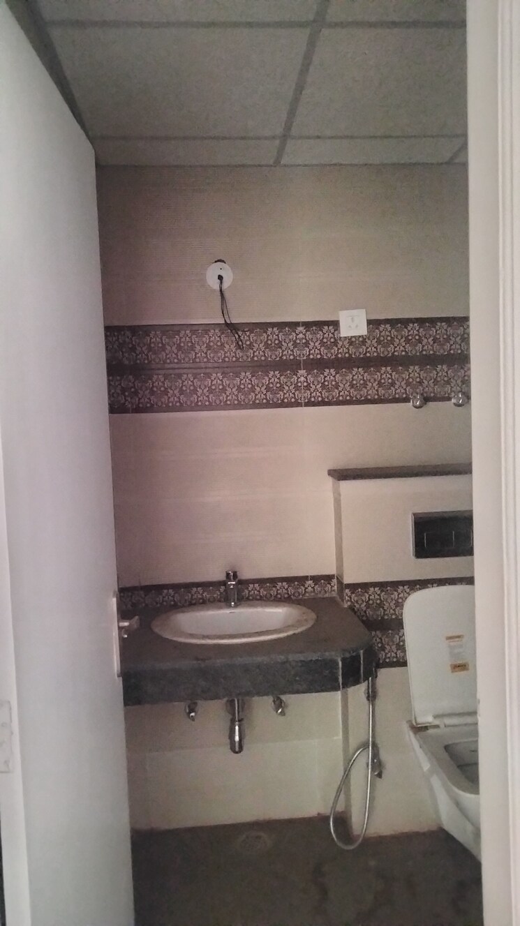 Bathroom, pareena-the-elite-residences 3 Bedroom 2150 Sq.Ft. Apartment In Sector 99 Gurgaon 9053379