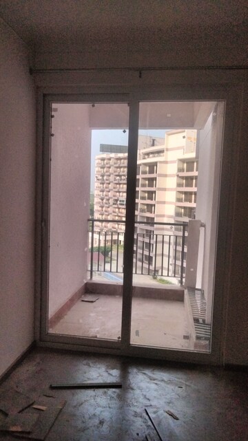 Room in 3 BHK Apartment at Pareena The Elite Residences, Sector 99 – for Rent