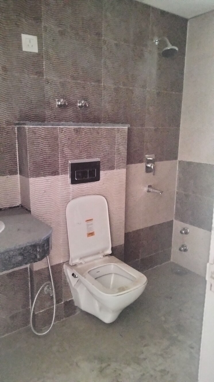 Bathroom, pareena-the-elite-residences 3 Bedroom 2150 Sq.Ft. Apartment In Sector 99 Gurgaon 9053379