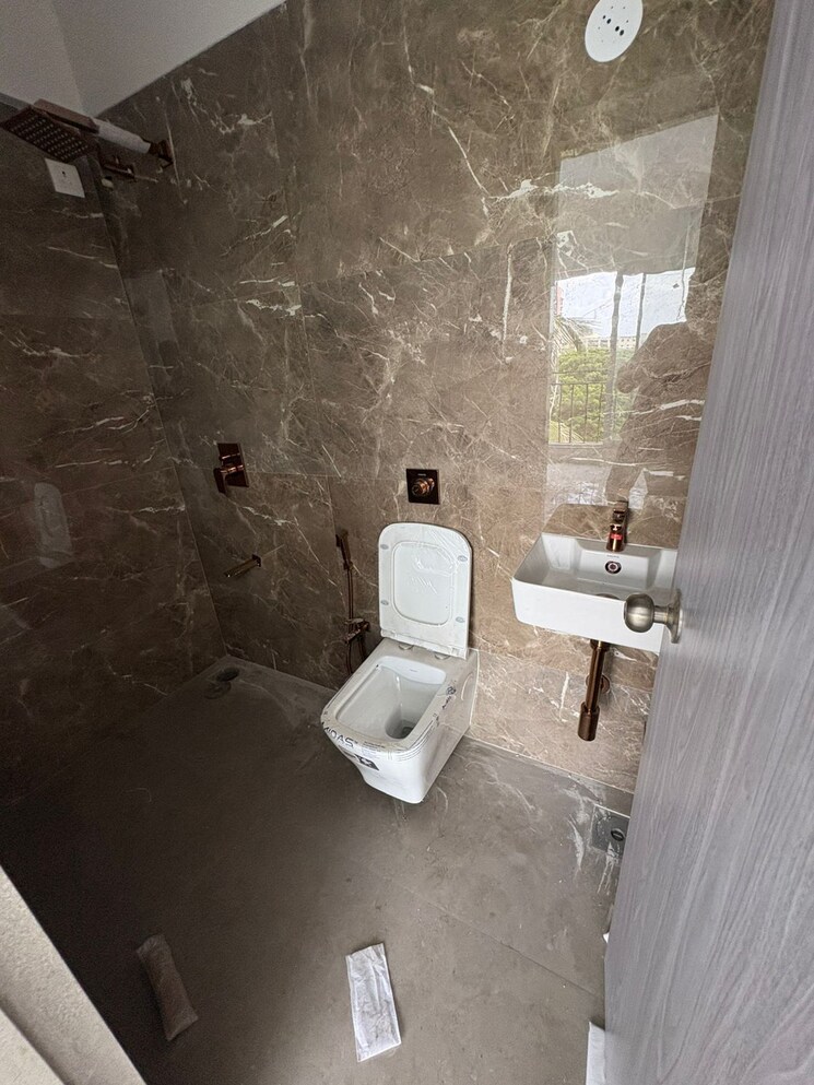 Bathroom, shivam-classic-apartment 1 Bedroom 430 Sq.Ft. Apartment In Chembur Mumbai 9053397