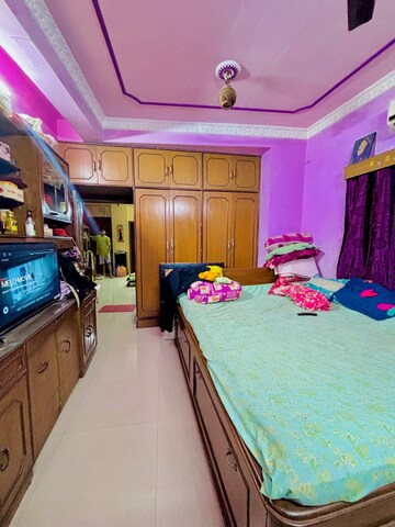 Bedroom in 2 BHK Apartment at Tollygunge – for Rent