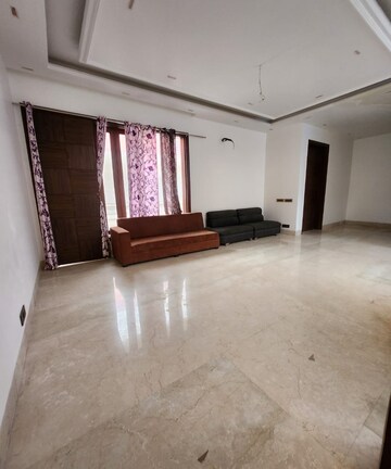Room in 5 BHK Independent House at Sainik Farm – for Sale