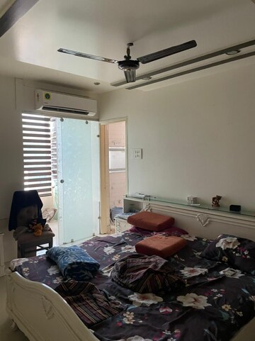 Team Area in 3 BHK Builder Floor at Rajouri Garden – for Rent