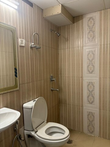 Bathroom in 3 BHK Apartment at Ardee City Palm Grove Heights, Sector 52 – for Rent
