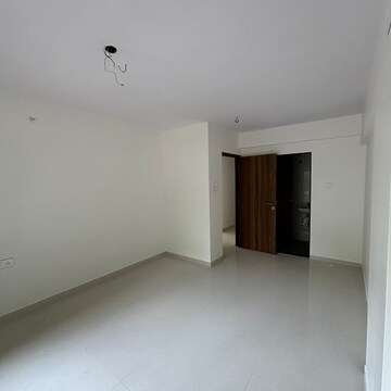 Room in 2 BHK Apartment at Raymond Ten X Habitat, Swastik Garden – for Rent
