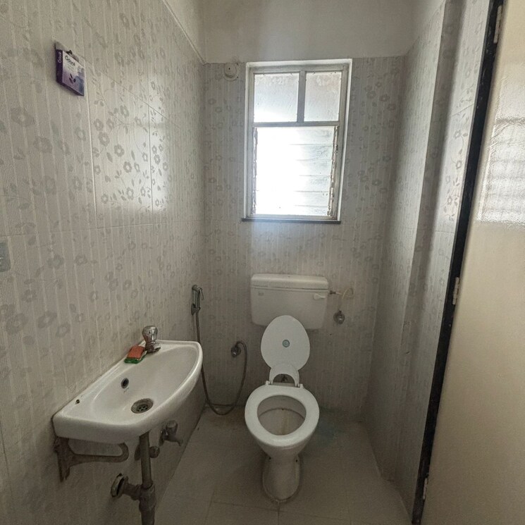 Bathroom, deepa-chs 3.5 Bedroom 1250 Sq.Ft. Apartment In Link Road Pune 9053447