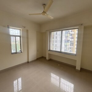 Room in 3.5 BHK Apartment at Deepa CHS, Link Road – for Sale
