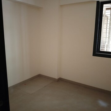 Room in 2.5 BHK Apartment at Tilak Nagar Building, Tilak Nagar – for Rent