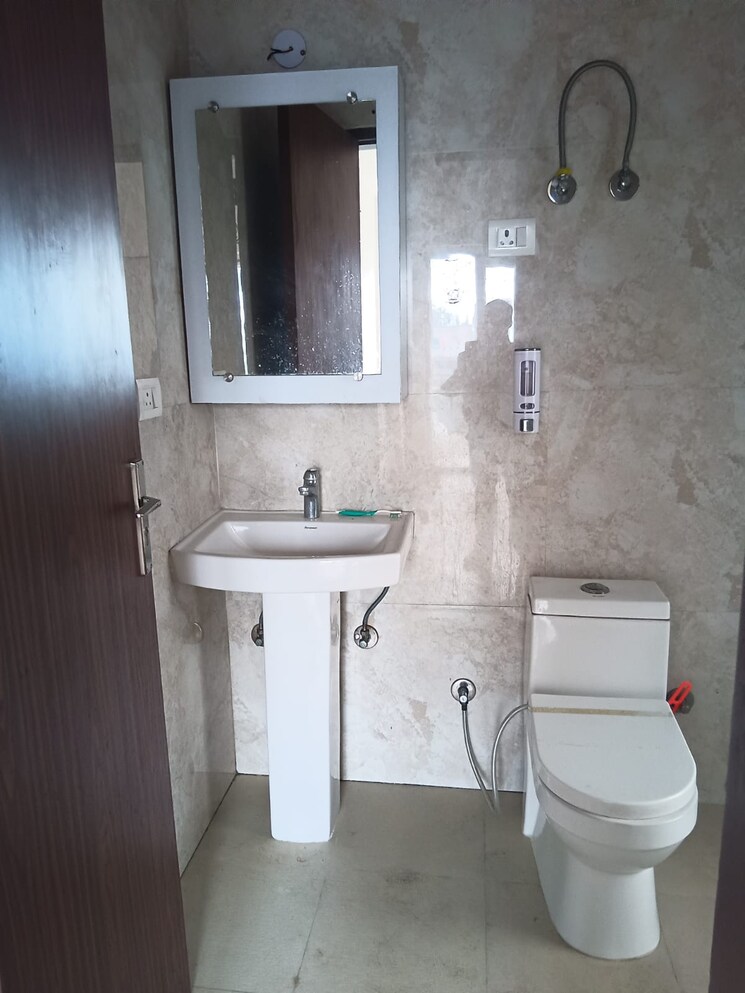 Attached Bathroom, sector 1 2 Bedroom 995 Sq.Ft. Apartment In Sector 1 Noida 9053470