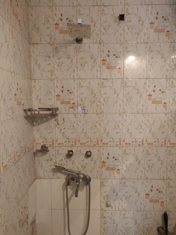 Bathroom, greater kailash i 1 Bedroom 1000 Sq.Ft. Builder Floor In Greater Kailash I Delhi 9053481