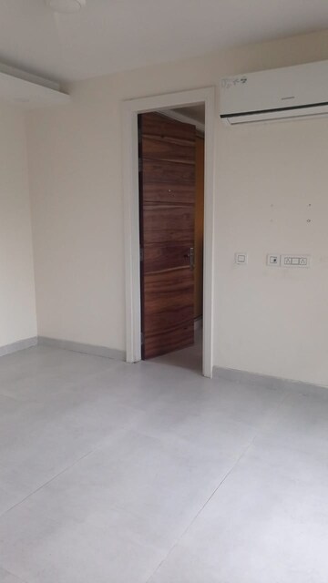 Room in 4 BHK Builder Floor at Huda CGHS, Sector 56 – for Rent
