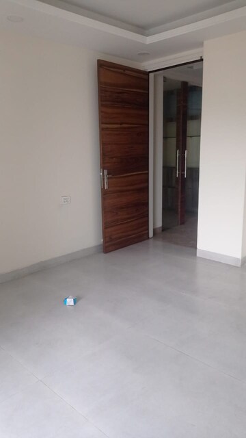 Room in 4 BHK Builder Floor at Huda CGHS, Sector 56 – for Rent