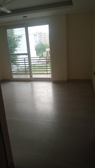 Room in 4 BHK Builder Floor at Huda CGHS, Sector 56 – for Rent