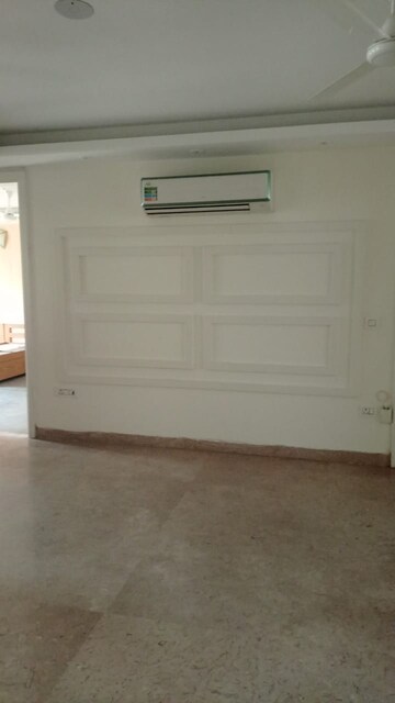 Room in 4 BHK Builder Floor at Huda CGHS, Sector 56 – for Rent