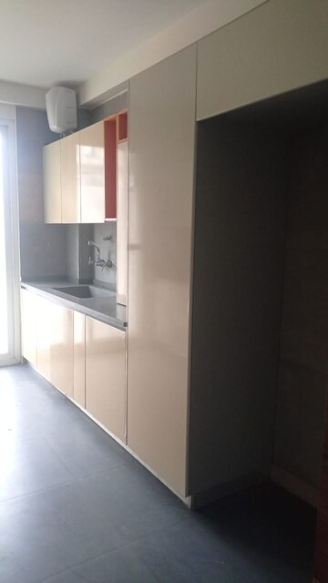 Room in 4 BHK Builder Floor at Huda CGHS, Sector 56 – for Rent