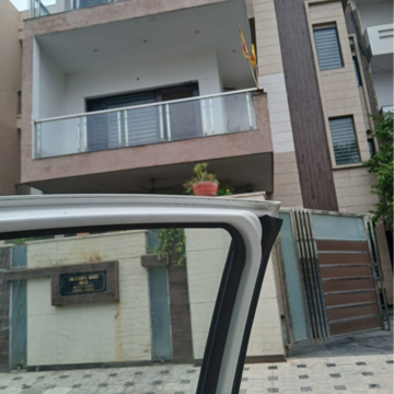 5 BHK Independent House – Exterior View View at Sector 15 - for Rent