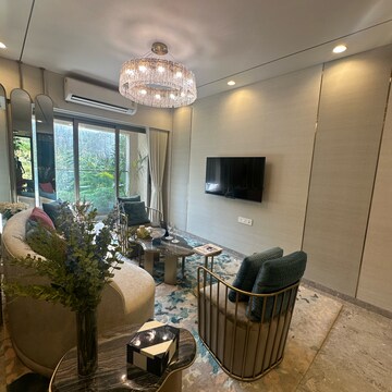 Living Room in 3.5 BHK Apartment at Juhu Scheme, Chand Society – for Rent