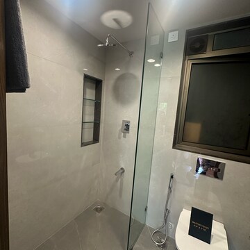 Bathroom in 3.5 BHK Apartment at Juhu Scheme, Chand Society – for Rent