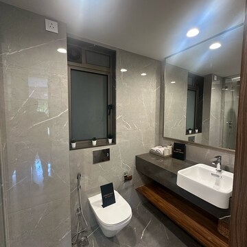 Kitchen in 3.5 BHK Apartment at Juhu Scheme, Chand Society – for Rent