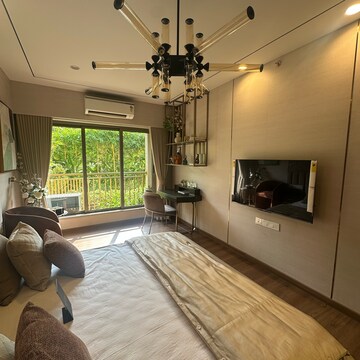 Living Room in 3.5 BHK Apartment at Juhu Scheme, Chand Society – for Rent