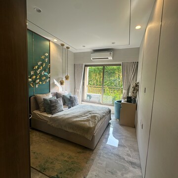 Bedroom in 3.5 BHK Apartment at Juhu Scheme, Chand Society – for Rent