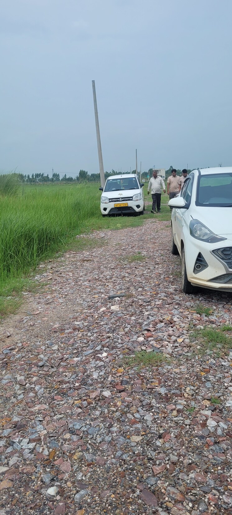 Garden, sector 43  300 Sq.Mt. Plot In Sector 43 Noida 9053558